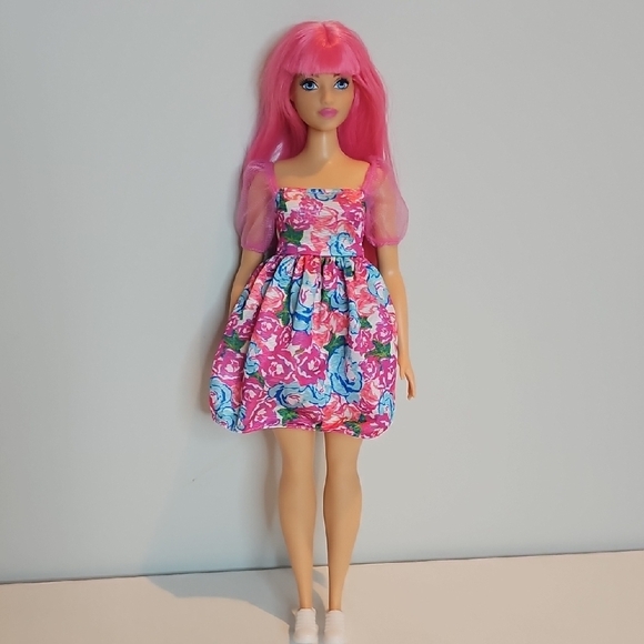 Barbie Doll with Pink Hair - Picture 3 of 4